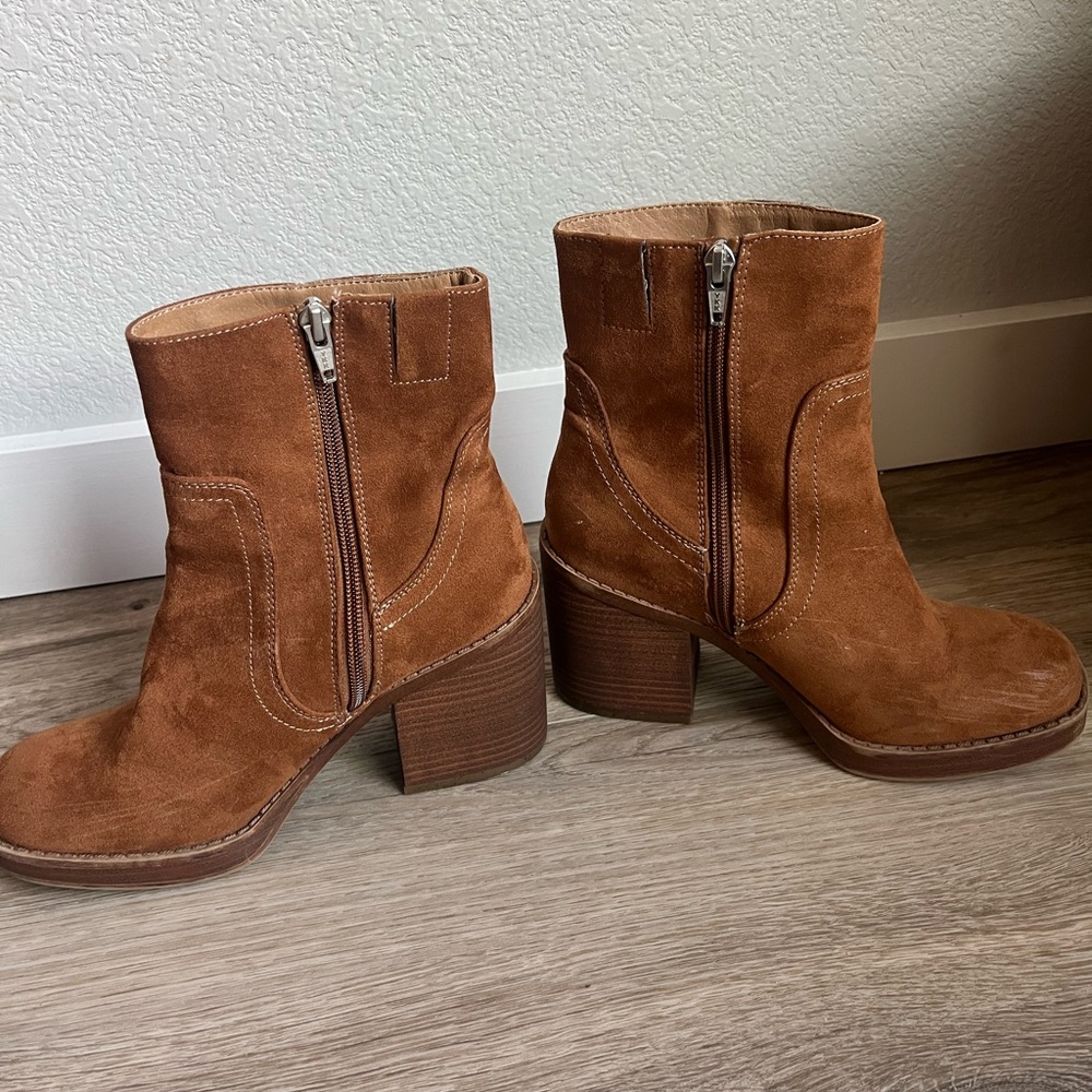 Universal Thread Daphne Brown Suede Ankle Boots - Picture 3 of 6